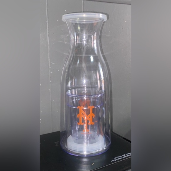 New York Mets Other - New York Mets Wine Carafe with stored cups